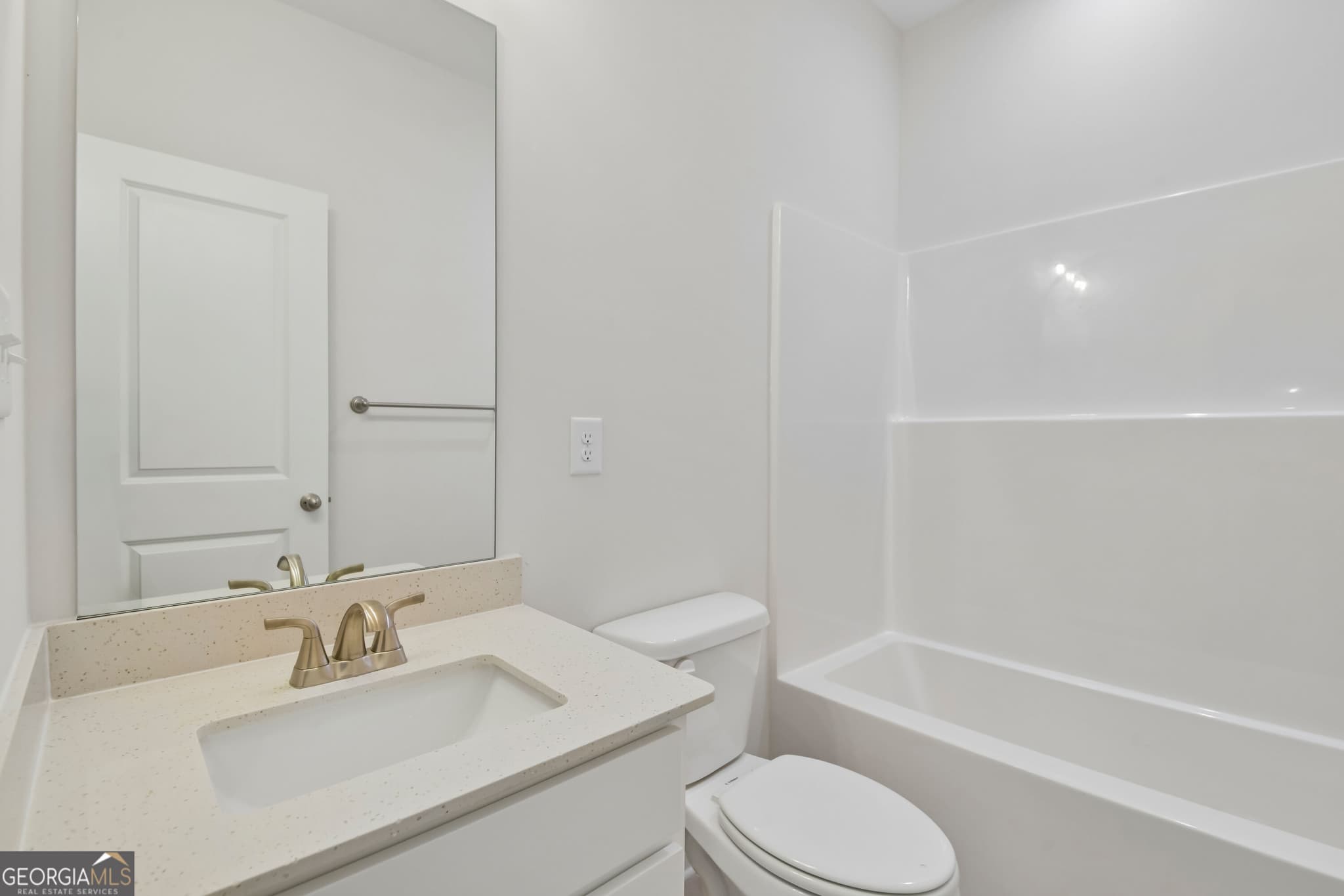 5 bedroom, 3 bathroom, 2,637 sq ft single family residence for sale at 221 Meadows Lane 189, Bonaire, GA 31005 — photo 8