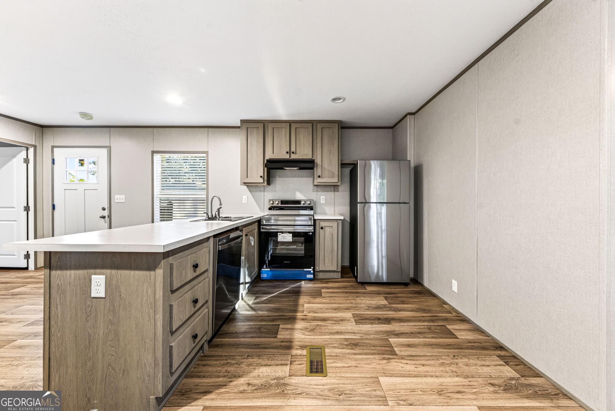 2 bedroom, 1 bathroom, 877 sq ft manufactured home,single family residence for sale at 61 Bennys Drive, Cleveland, GA 30528 — photo 6