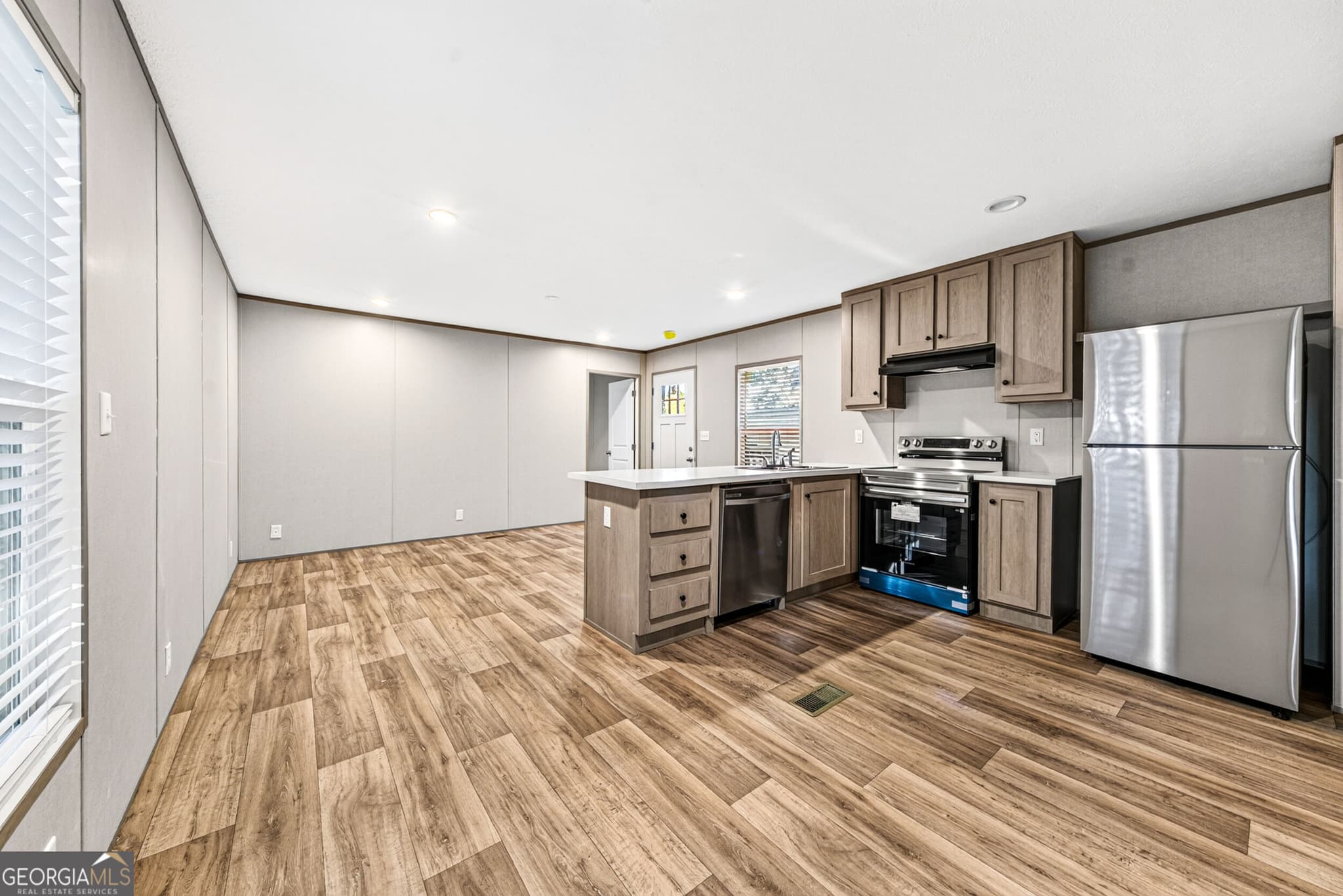 2 bedroom, 1 bathroom, 877 sq ft manufactured home,single family residence for sale at 61 Bennys Drive, Cleveland, GA 30528 — photo 7
