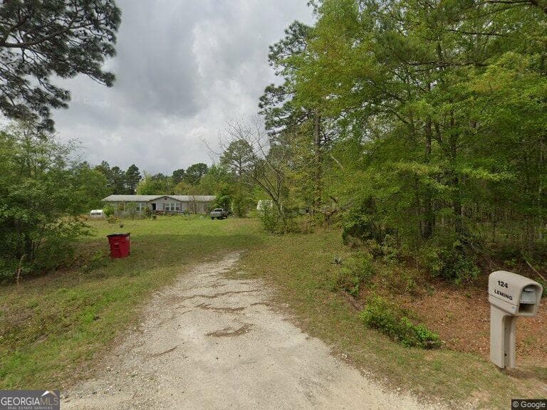 3 bedroom, 2 bathroom, 2,048 sq ft manufactured home,single family residence for sale at 124 Tanglewood Drive, Albany, GA 31705
