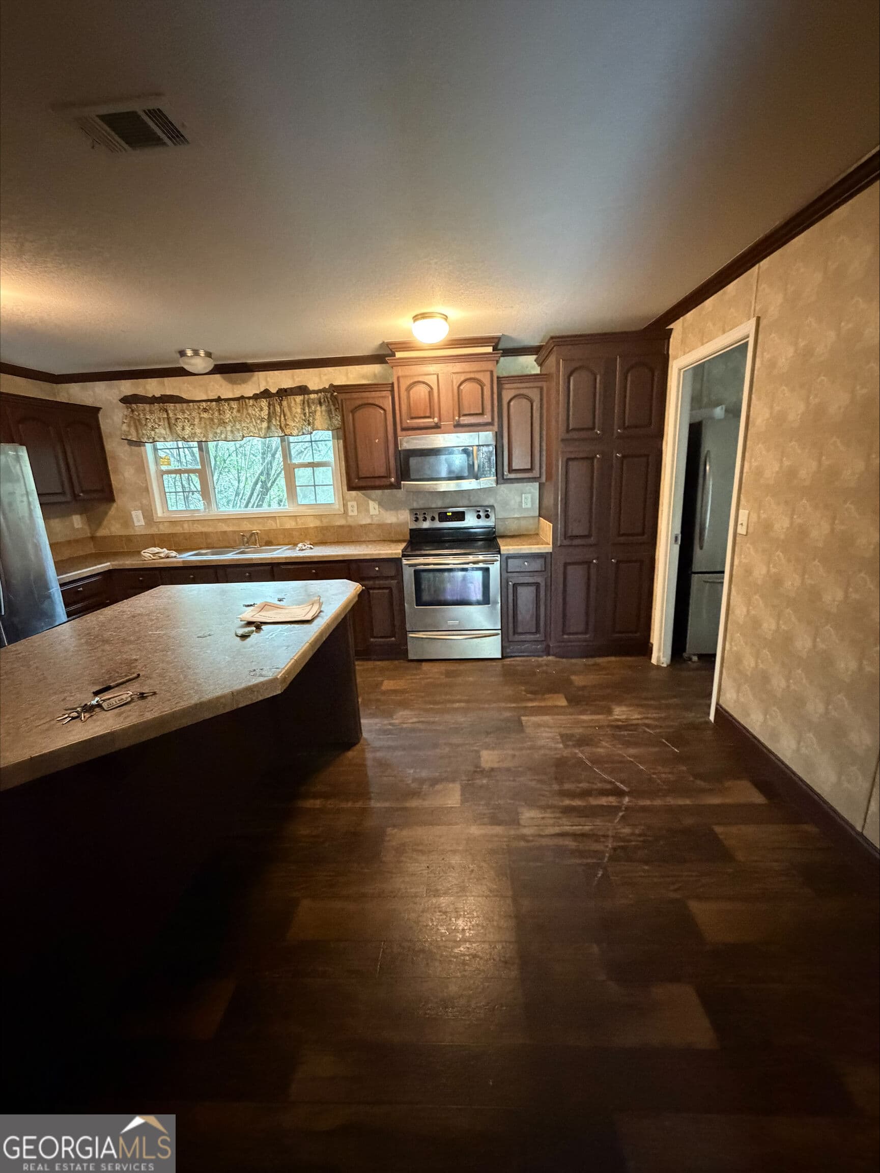 3 bedroom, 2 bathroom, 2,048 sq ft manufactured home,single family residence for sale at 124 Tanglewood Drive, Albany, GA 31705 — photo 8