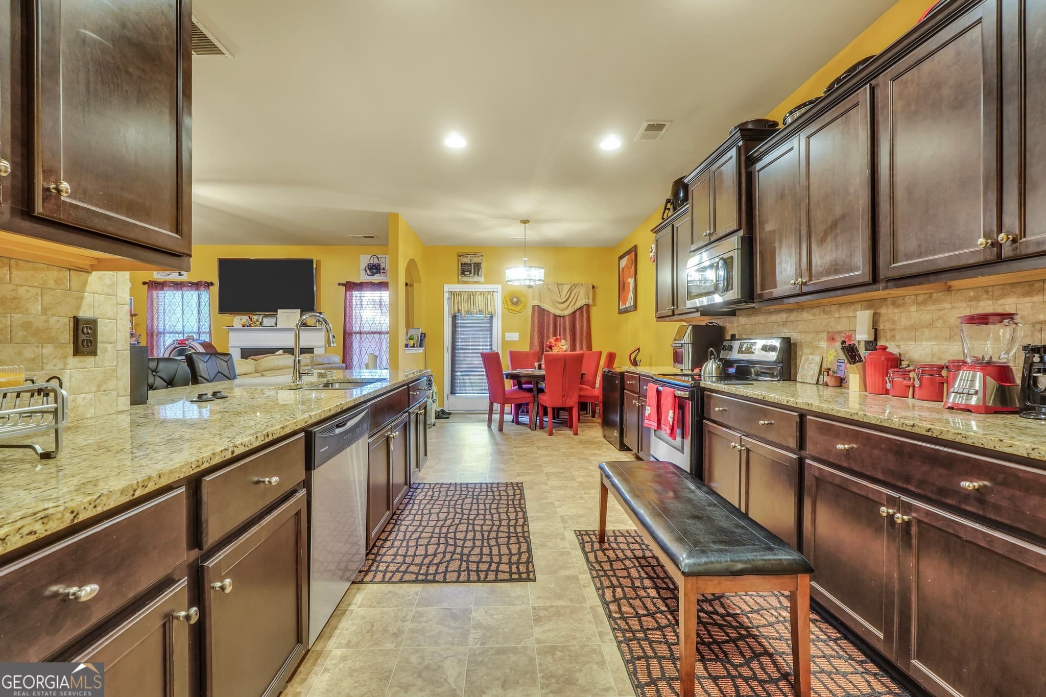 5 bedroom, 3 bathroom, 3,106 sq ft single family residence for sale at 942 Amelia Drive, Byron, GA 31008 — photo 7