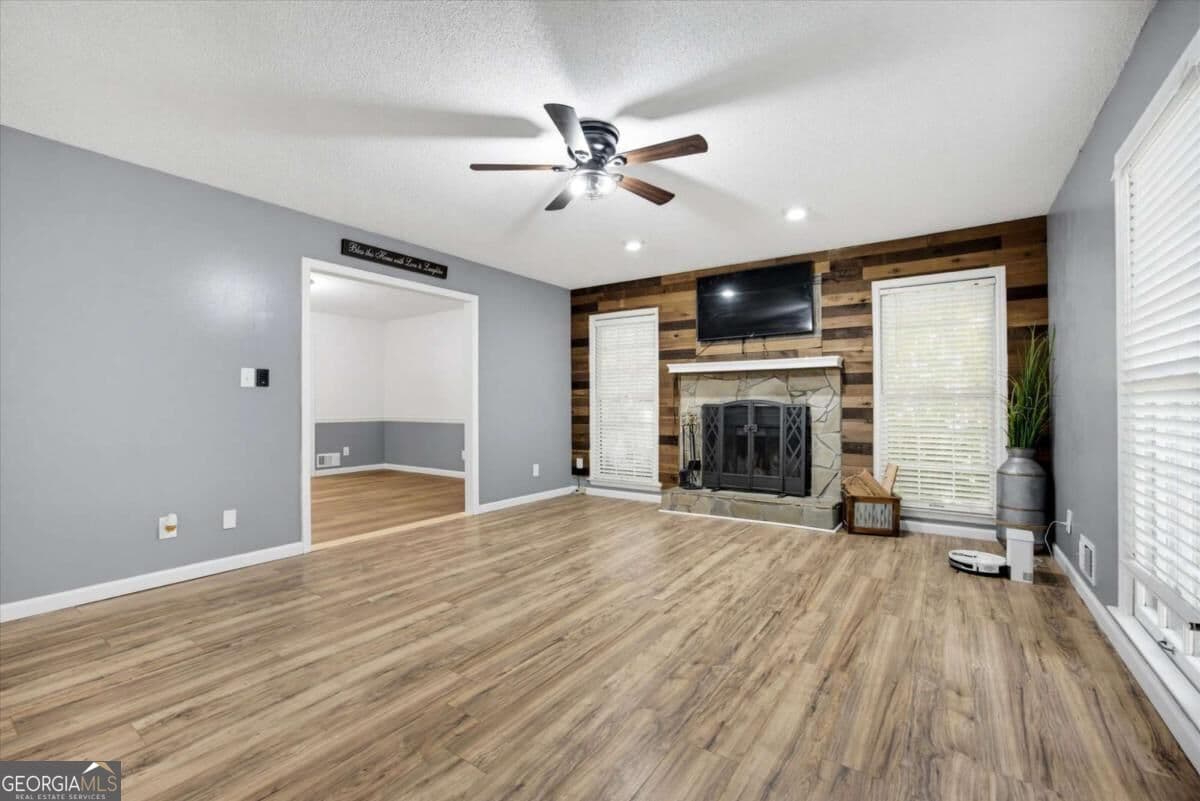 4 bedroom, 2 bathroom, 1,878 sq ft single family residence for sale at 1749 Charrington Way, Powder Springs, GA 30127 — photo 6