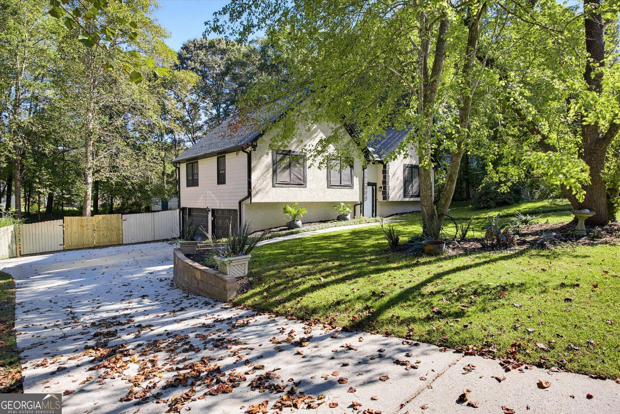4 bedroom, 2 bathroom, 1,878 sq ft single family residence for sale at 1749 Charrington Way, Powder Springs, GA 30127 — photo 3