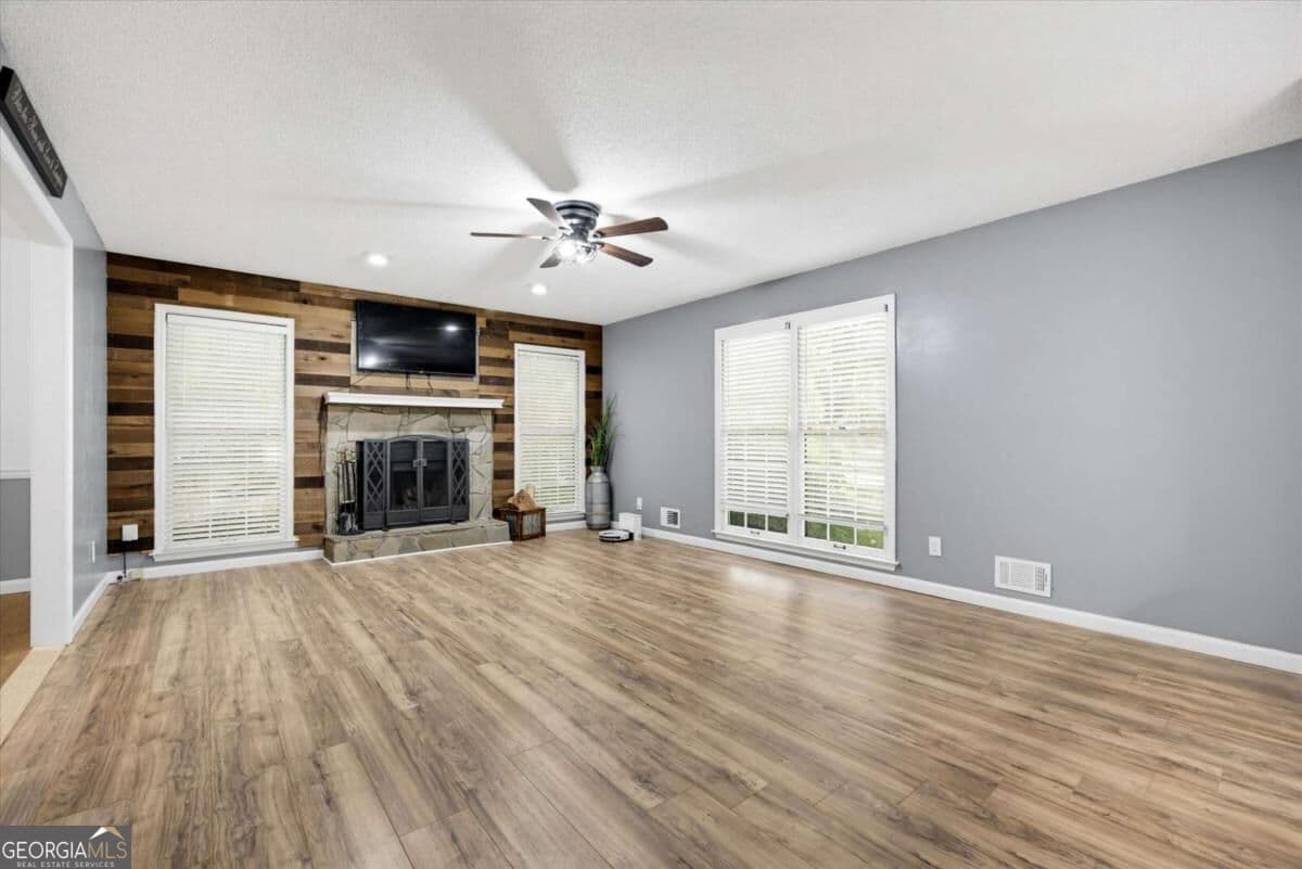 4 bedroom, 2 bathroom, 1,878 sq ft single family residence for sale at 1749 Charrington Way, Powder Springs, GA 30127 — photo 8