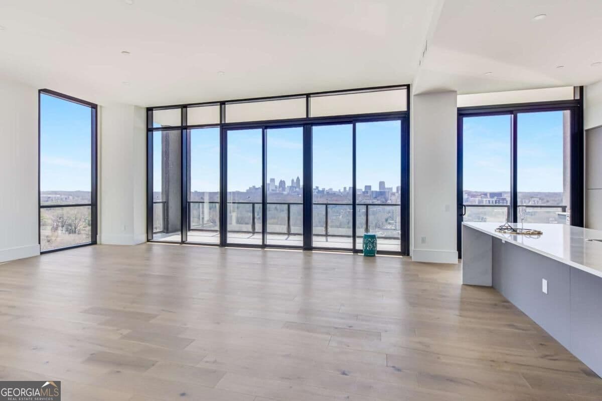 3 bedroom, 3.5 bathroom, 2,985 sq ft condominium for sale at 2425 Peachtree Road 1605, Atlanta, GA 30305 — photo 7