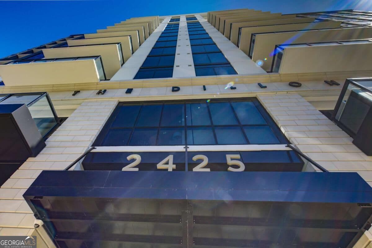 3 bedroom, 3.5 bathroom, 2,985 sq ft condominium for sale at 2425 Peachtree Road 1605, Atlanta, GA 30305