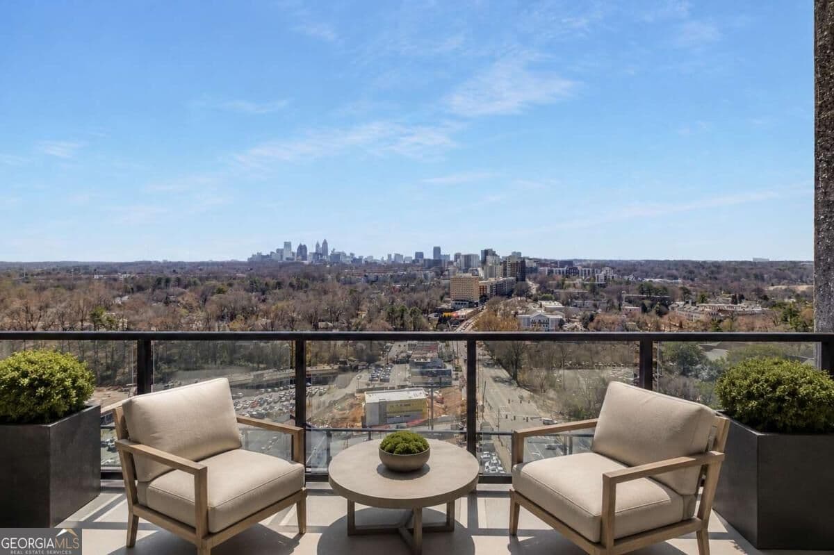 3 bedroom, 3.5 bathroom, 2,985 sq ft condominium for sale at 2425 Peachtree Road 1605, Atlanta, GA 30305 — photo 4