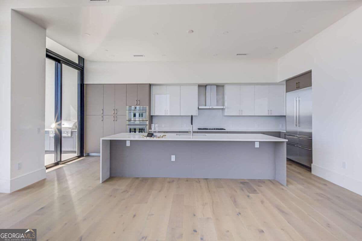 3 bedroom, 3.5 bathroom, 2,985 sq ft condominium for sale at 2425 Peachtree Road 1605, Atlanta, GA 30305 — photo 8