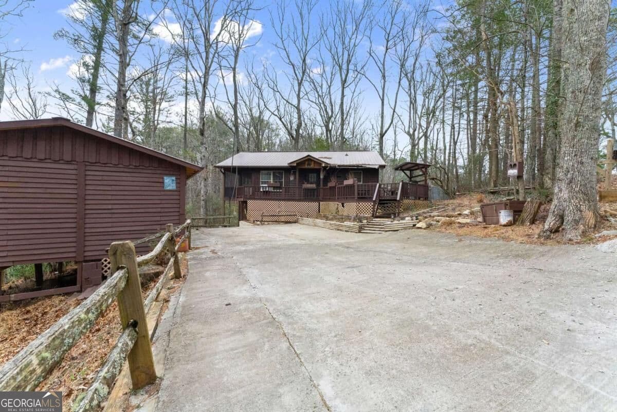 3 bedroom, 2 bathroom, 1,710 sq ft cabin,single family residence for sale at 279 Cindy Cove Road, Blairsville, GA 30512 — photo 2