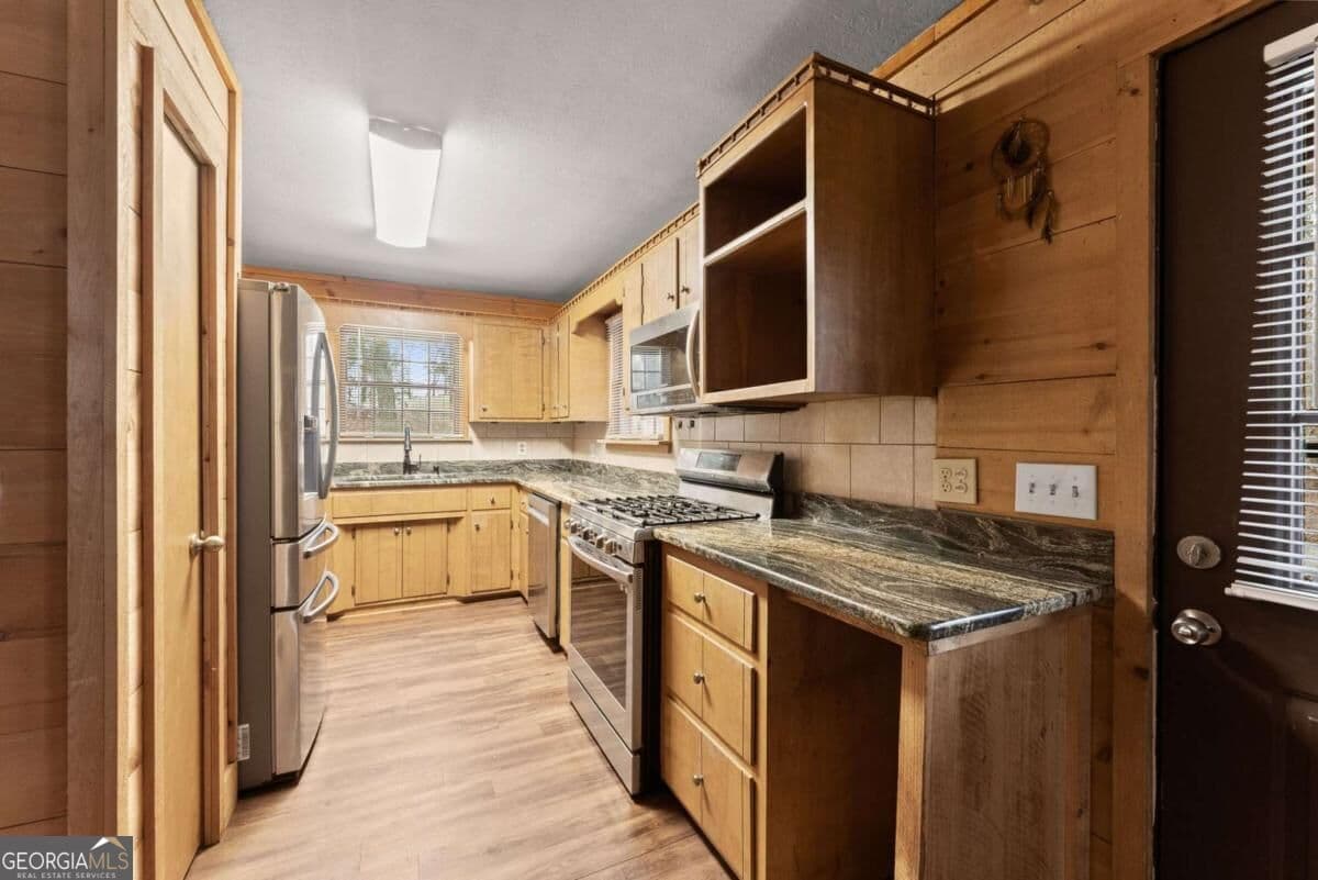3 bedroom, 2 bathroom, 1,710 sq ft cabin,single family residence for sale at 279 Cindy Cove Road, Blairsville, GA 30512 — photo 6
