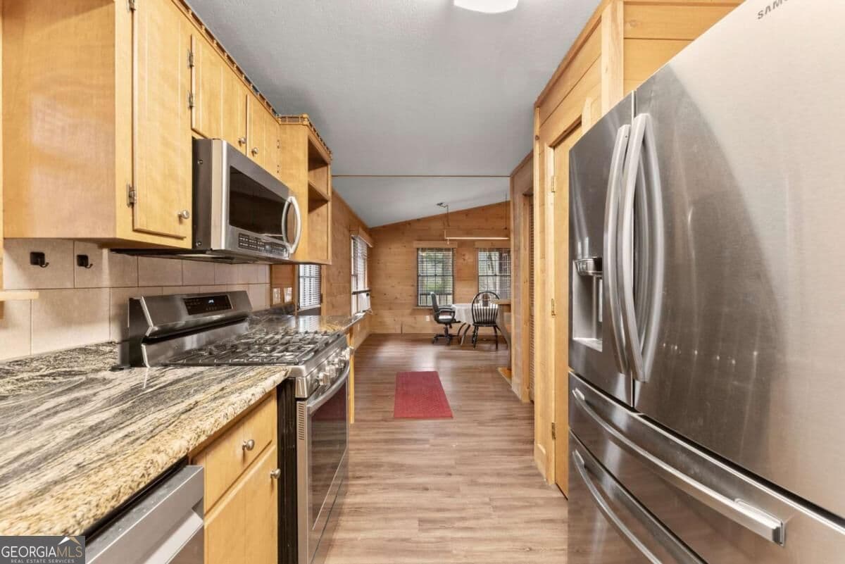 3 bedroom, 2 bathroom, 1,710 sq ft cabin,single family residence for sale at 279 Cindy Cove Road, Blairsville, GA 30512 — photo 7