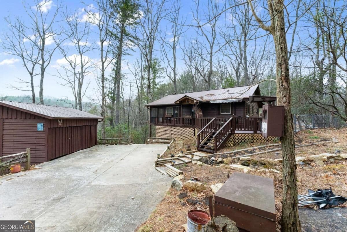 3 bedroom, 2 bathroom, 1,710 sq ft cabin,single family residence for sale at 279 Cindy Cove Road, Blairsville, GA 30512 — photo 3