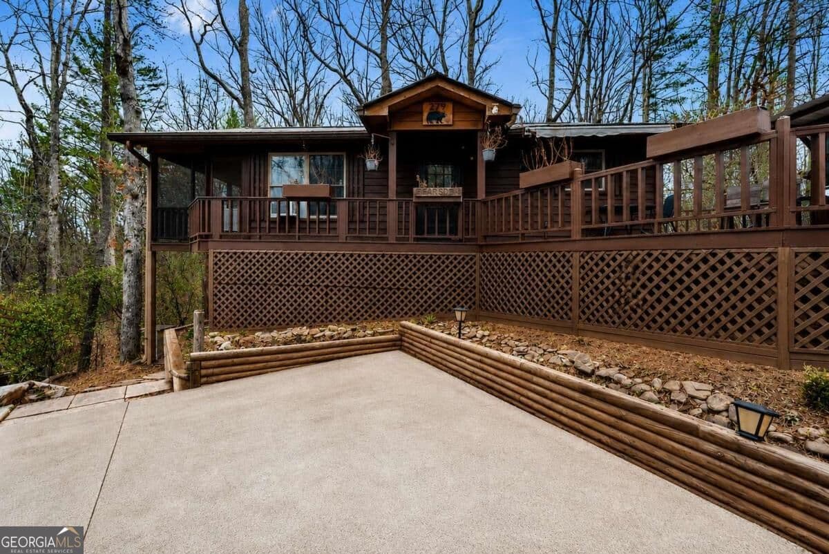 3 bedroom, 2 bathroom, 1,710 sq ft cabin,single family residence for sale at 279 Cindy Cove Road, Blairsville, GA 30512 — photo 1 of 46