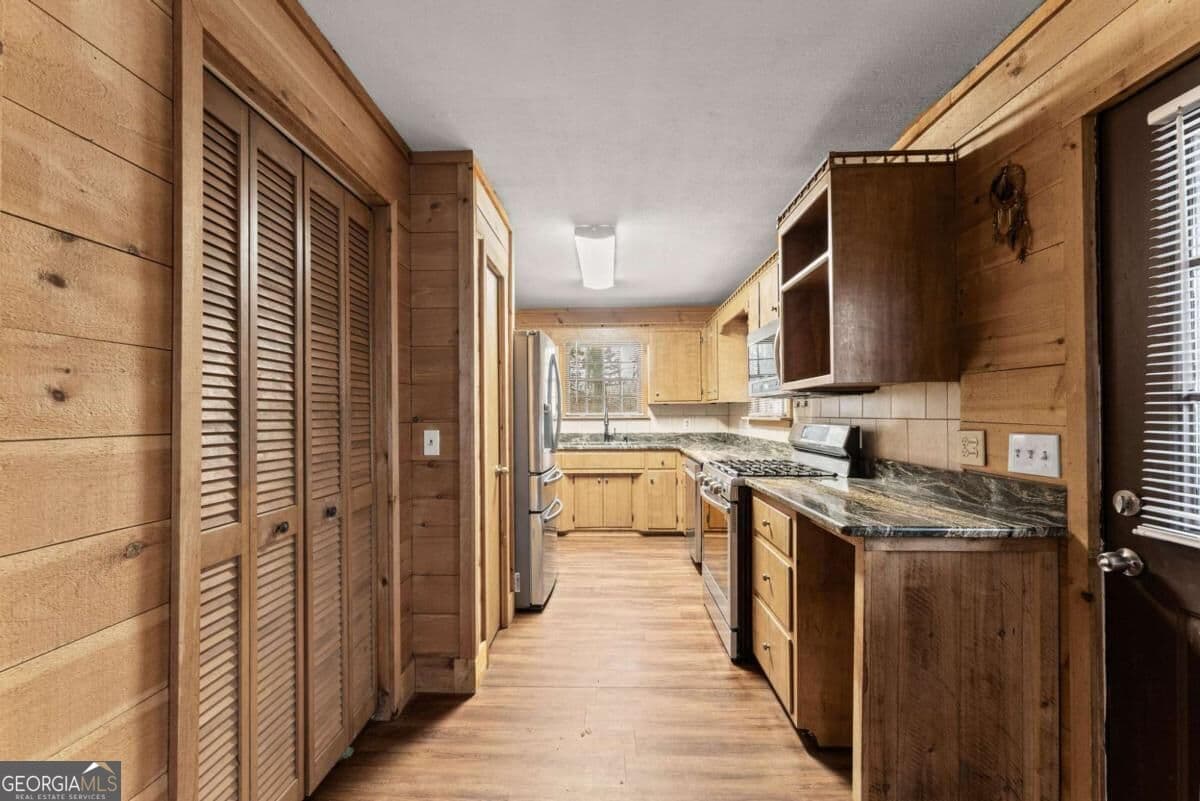 3 bedroom, 2 bathroom, 1,710 sq ft cabin,single family residence for sale at 279 Cindy Cove Road, Blairsville, GA 30512 — photo 5