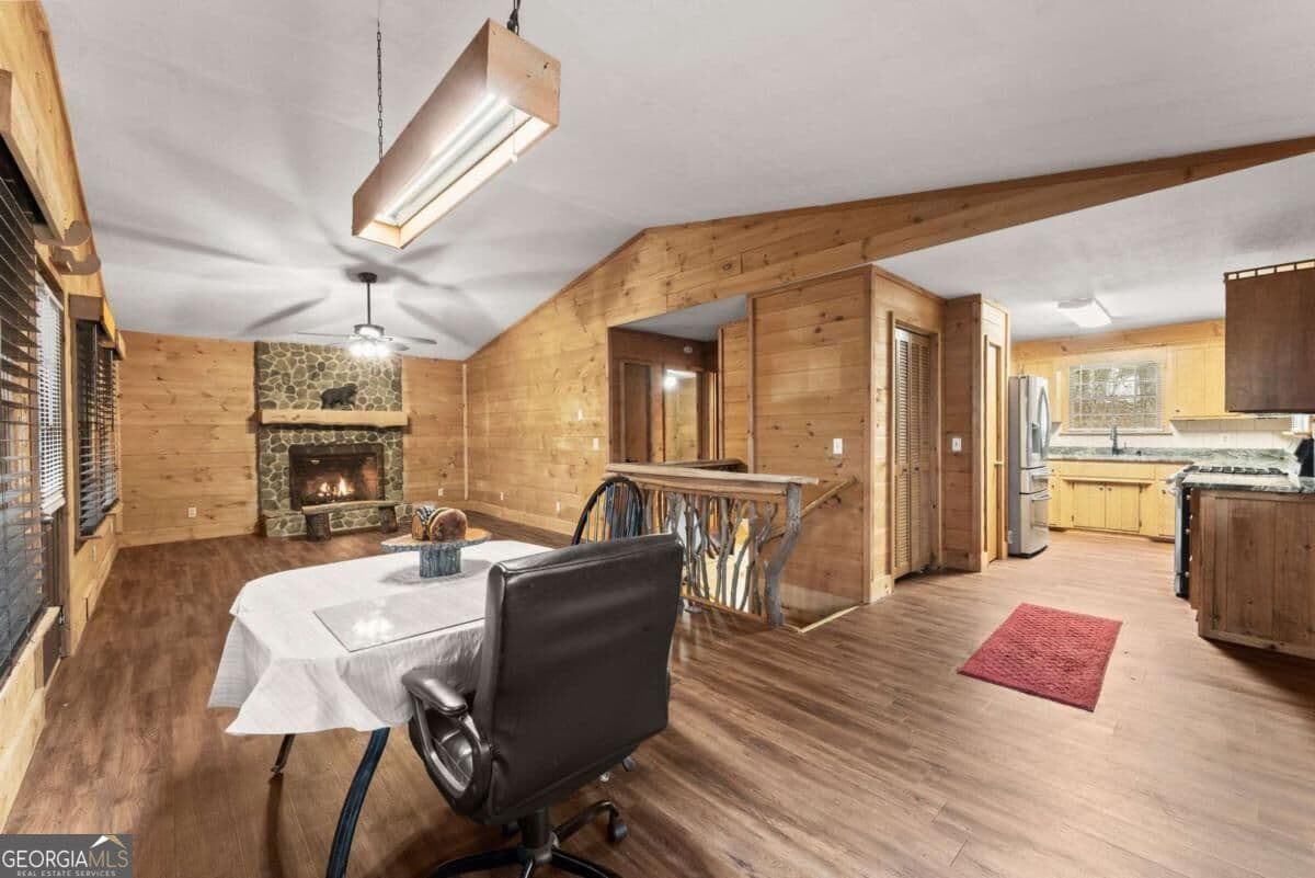3 bedroom, 2 bathroom, 1,710 sq ft cabin,single family residence for sale at 279 Cindy Cove Road, Blairsville, GA 30512 — photo 9