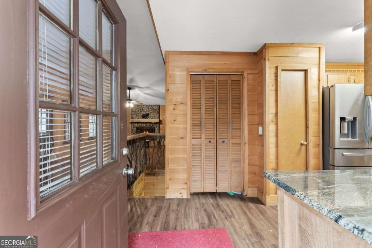 3 bedroom, 2 bathroom, 1,710 sq ft cabin,single family residence for sale at 279 Cindy Cove Road, Blairsville, GA 30512 — photo 4