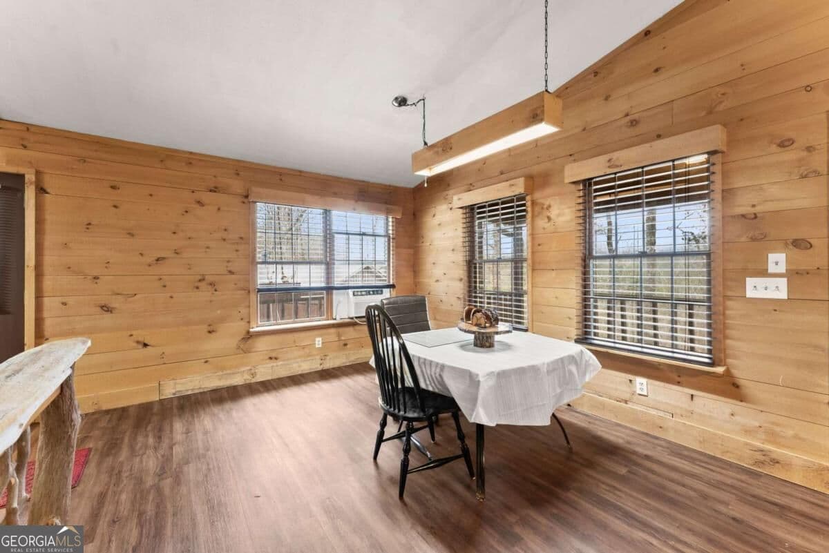 3 bedroom, 2 bathroom, 1,710 sq ft cabin,single family residence for sale at 279 Cindy Cove Road, Blairsville, GA 30512 — photo 8