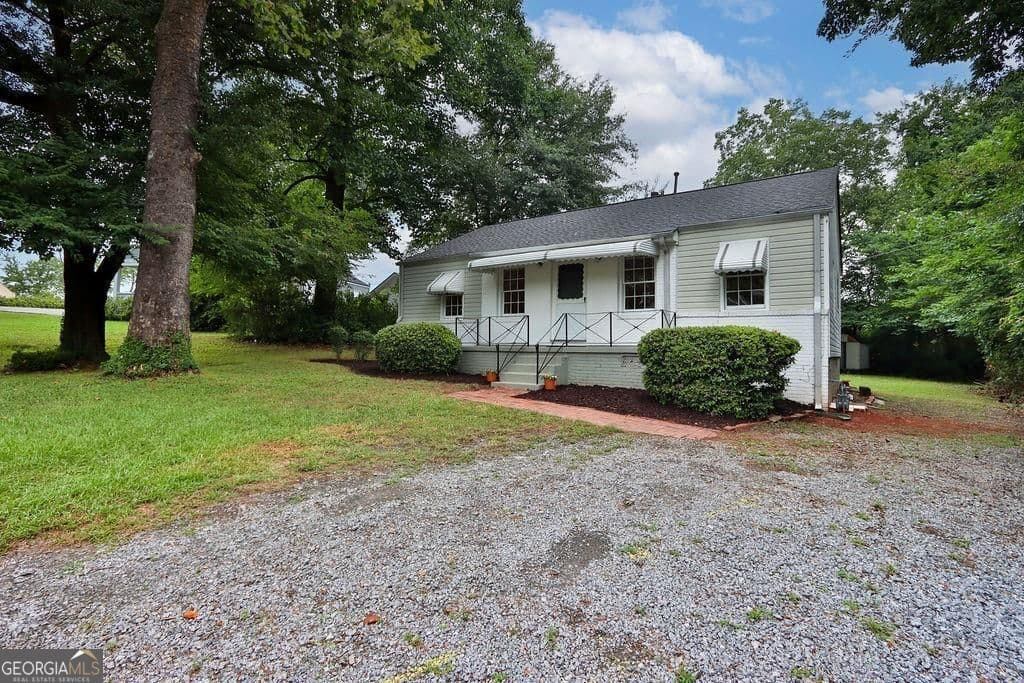 3 bedroom, 1 bathroom, 1,170 sq ft single family residence for sale at 1329 Blanche Drive, Marietta, GA 30067 — photo 3