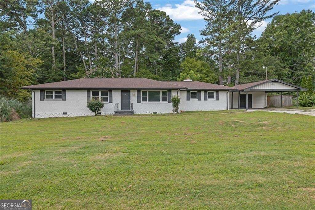 3 bedroom, 2 bathroom, 1,610 sq ft single family residence for sale at 1563 Rockbridge Road, Stone Mountain, GA 30087 — photo 1 of 34
