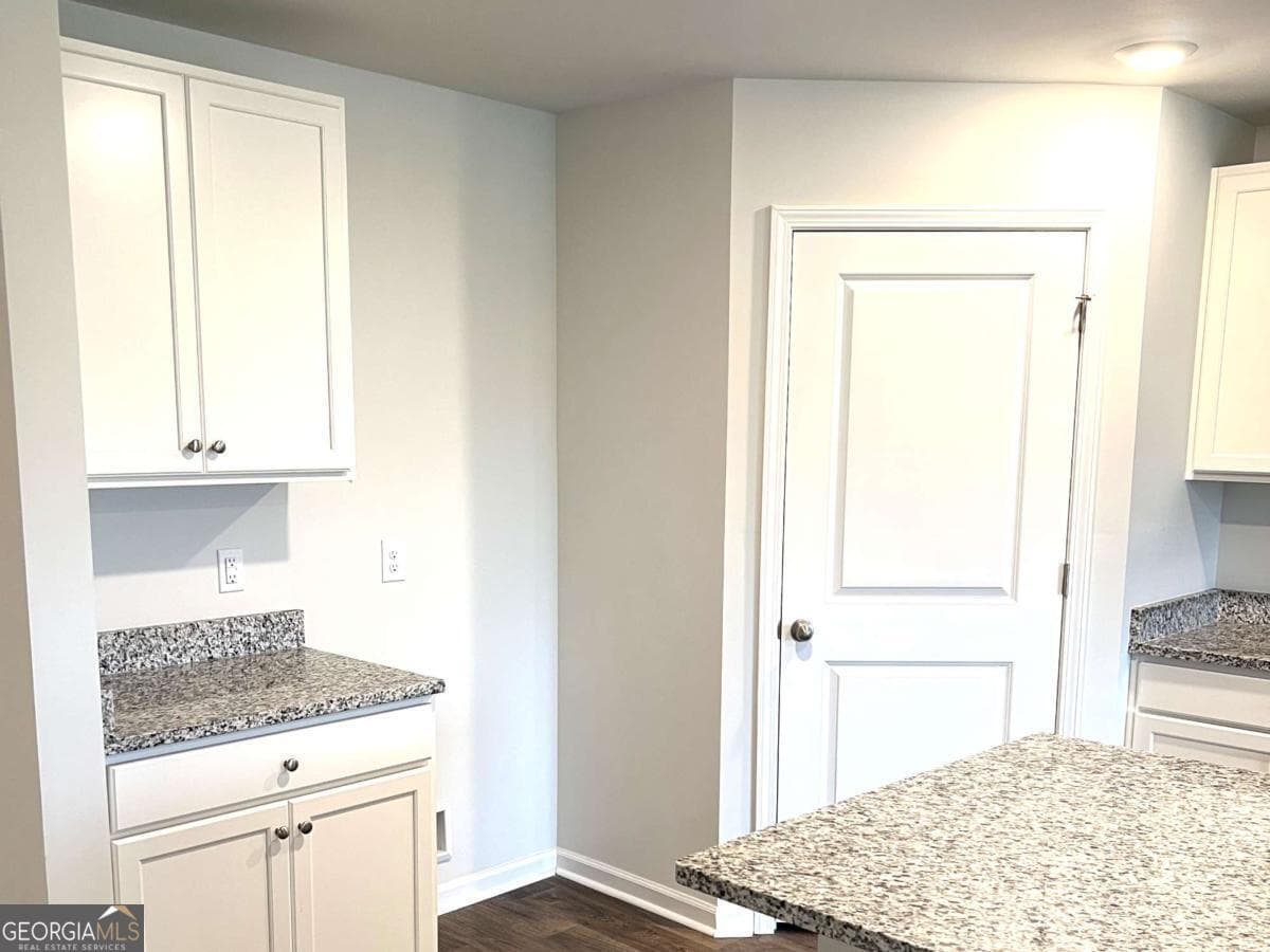 5 bedroom, 3.5 bathroom, 2,714 sq ft single family residence for sale at 704 Chickadee Street, Bloomingdale, GA 31302 — photo 6