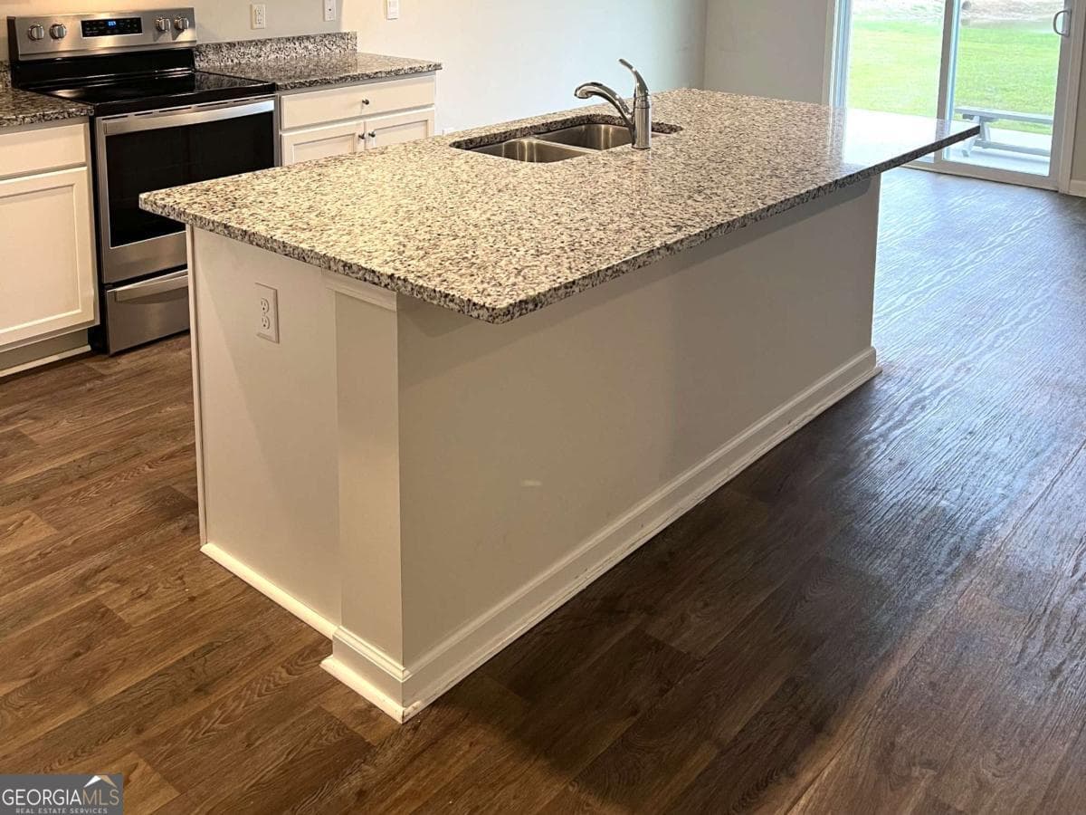5 bedroom, 3.5 bathroom, 2,714 sq ft single family residence for sale at 704 Chickadee Street, Bloomingdale, GA 31302 — photo 5