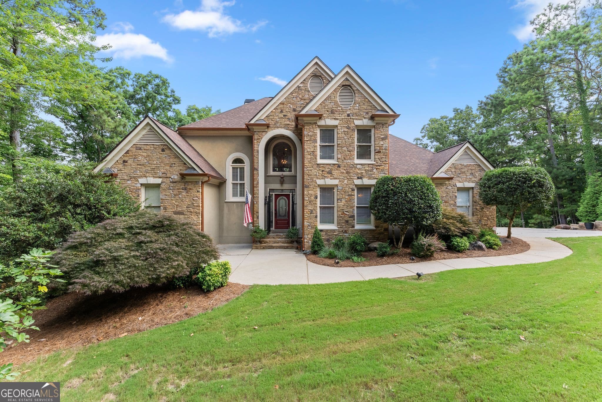 5 bedroom, 5 bathroom, 7,272 sq ft single family residence for sale at 2819 Point Overlook, Gainesville, GA 30501 — photo 5