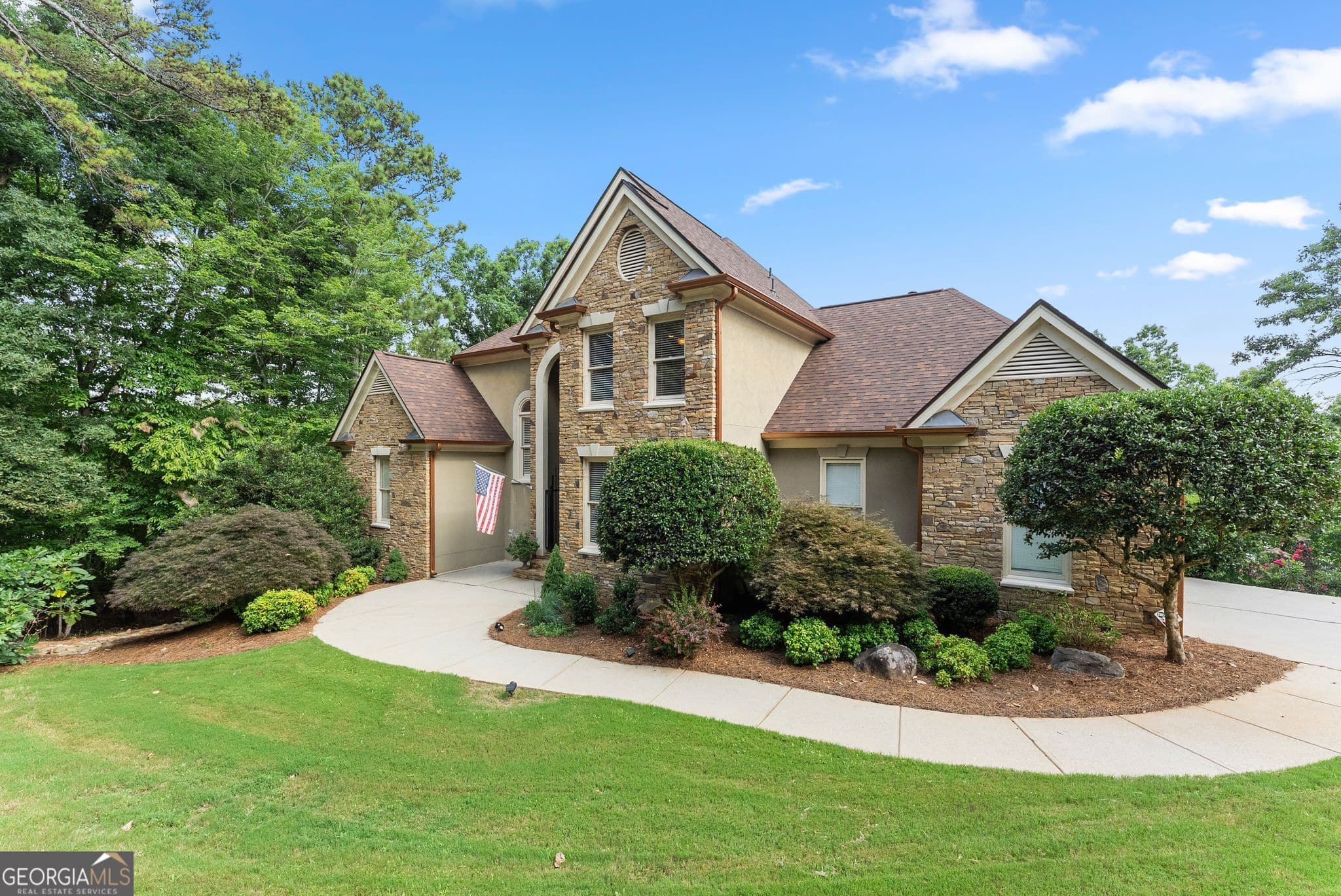5 bedroom, 5 bathroom, 7,272 sq ft single family residence for sale at 2819 Point Overlook, Gainesville, GA 30501 — photo 9