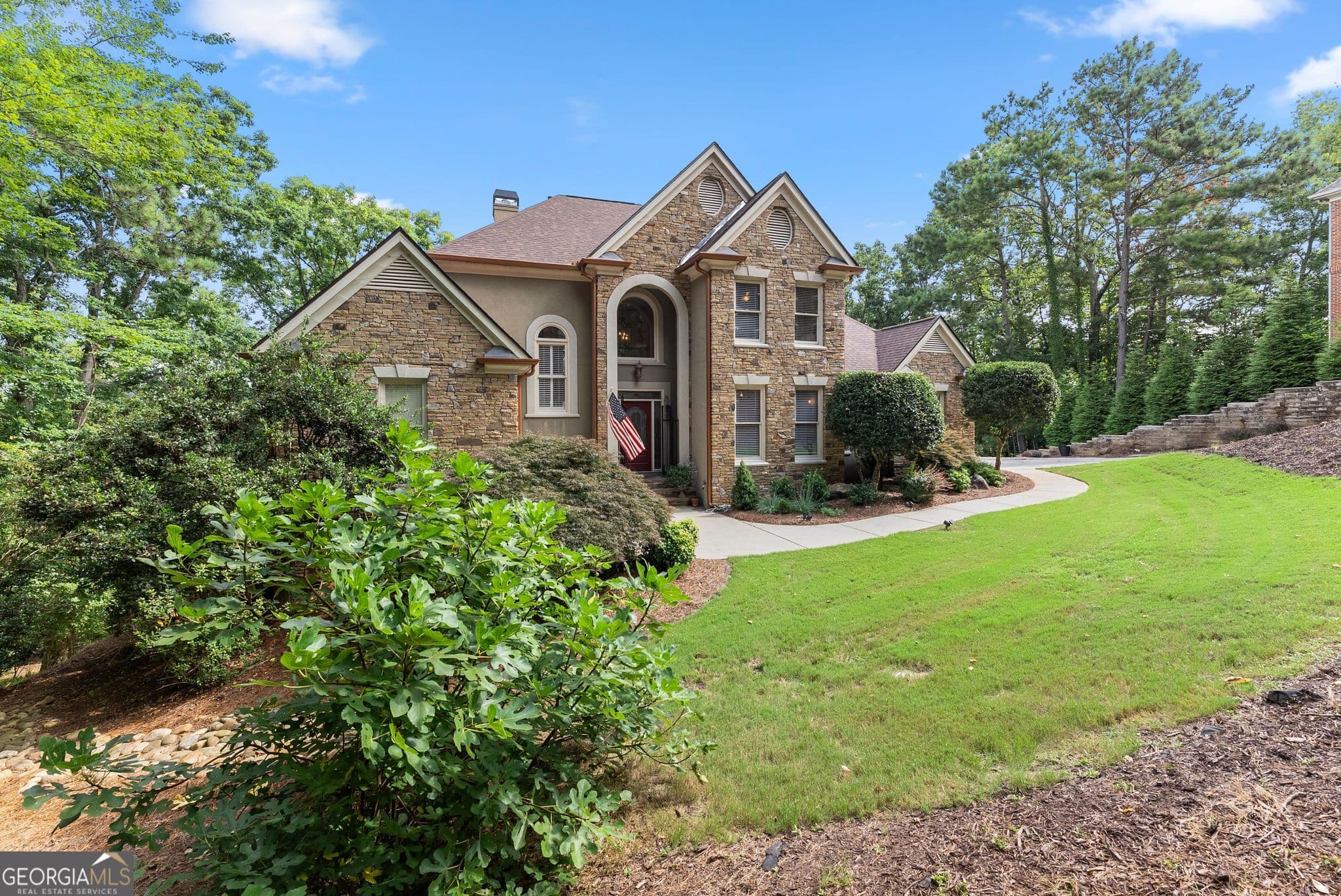 5 bedroom, 5 bathroom, 7,272 sq ft single family residence for sale at 2819 Point Overlook, Gainesville, GA 30501 — photo 8