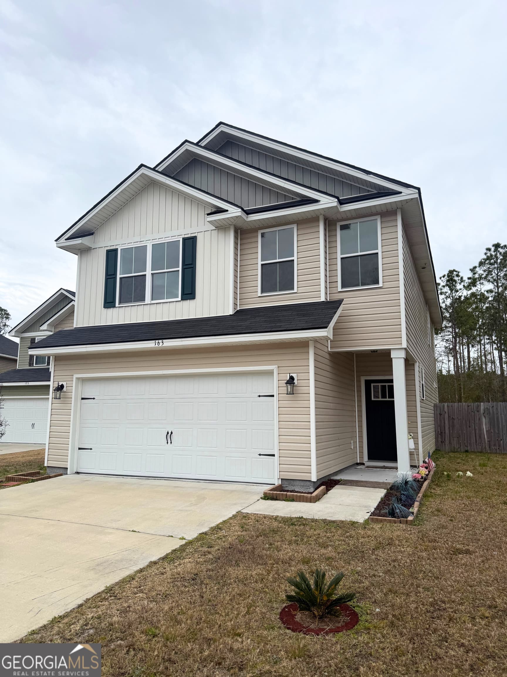 3 bedroom, 2.5 bathroom, 2,034 sq ft single family residence for sale at 163 Chaffseed Circle, Hinesville, GA 31313 — photo 1 of 33