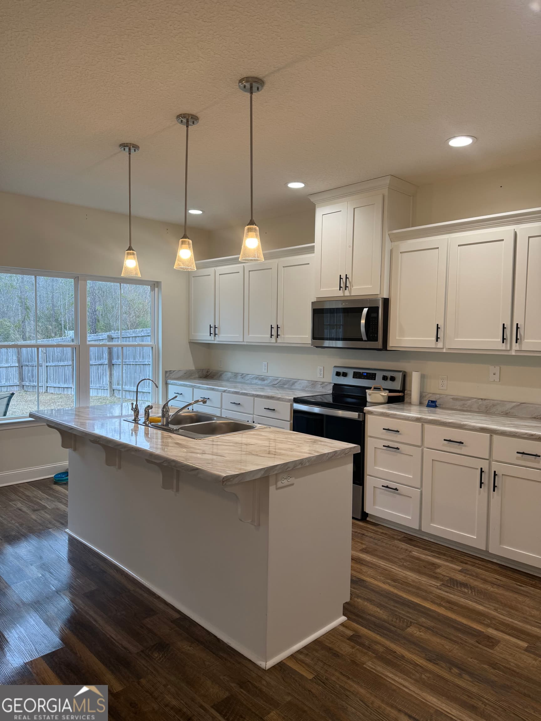 3 bedroom, 2.5 bathroom, 2,034 sq ft single family residence for sale at 163 Chaffseed Circle, Hinesville, GA 31313 — photo 8