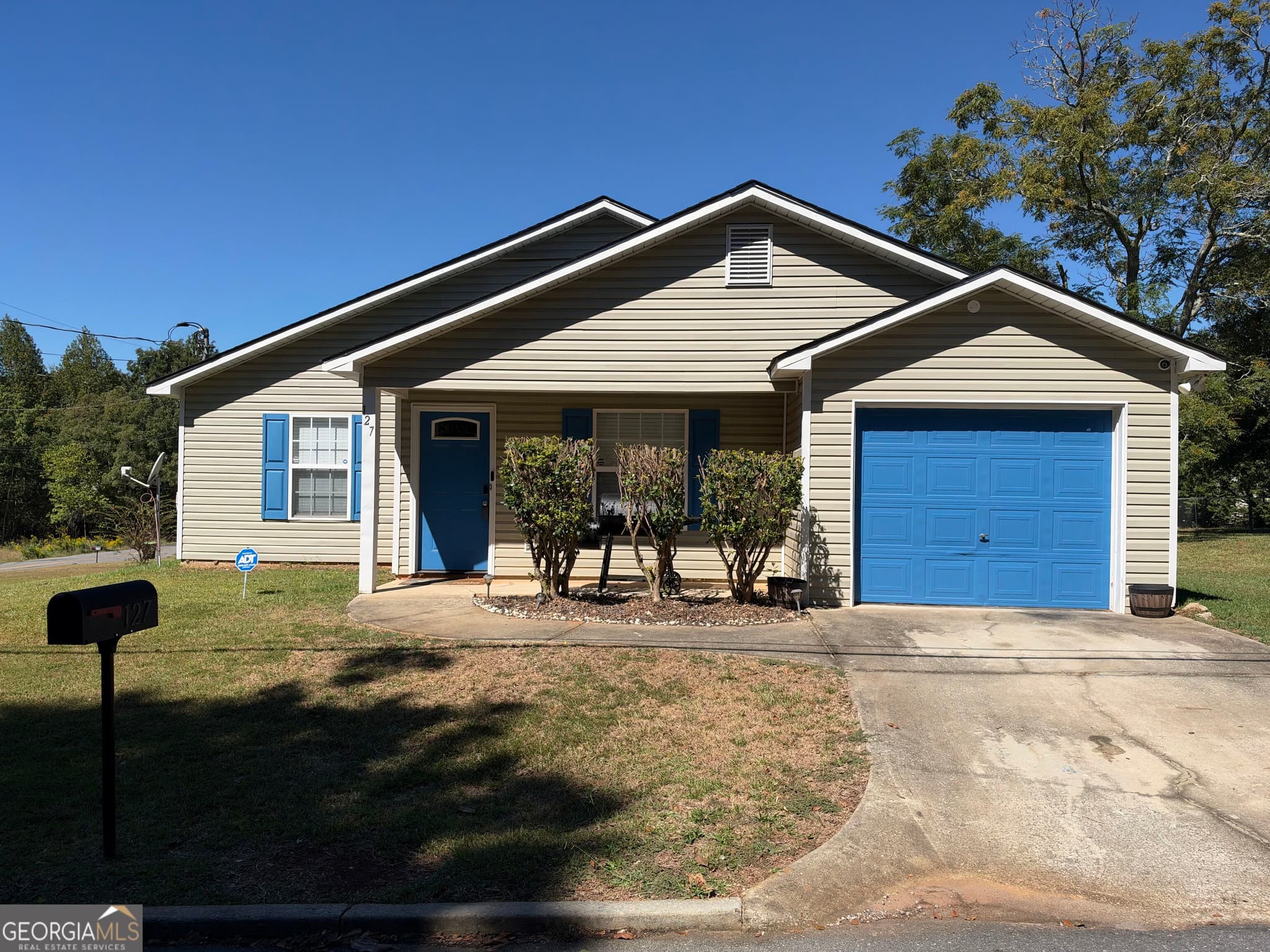 3 bedroom, 2 bathroom, 1,380 sq ft single family residence for sale at 127 3rd Street, Thomaston, GA 30286 — photo 2
