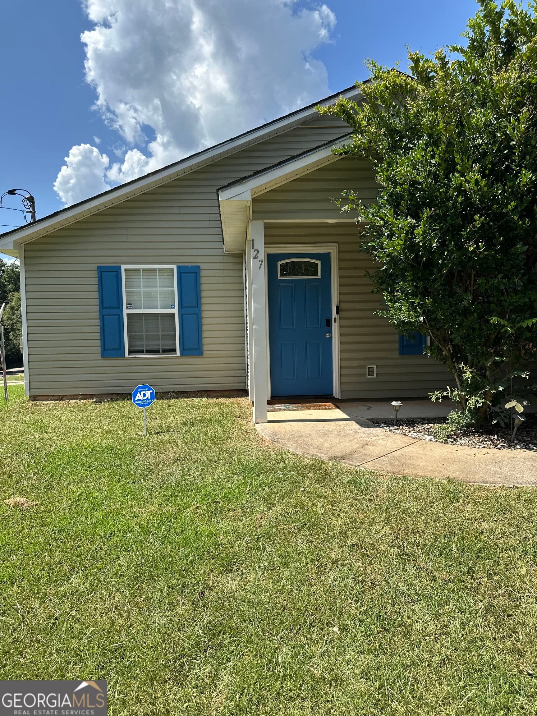 3 bedroom, 2 bathroom, 1,380 sq ft single family residence for sale at 127 3rd Street, Thomaston, GA 30286 — photo 3
