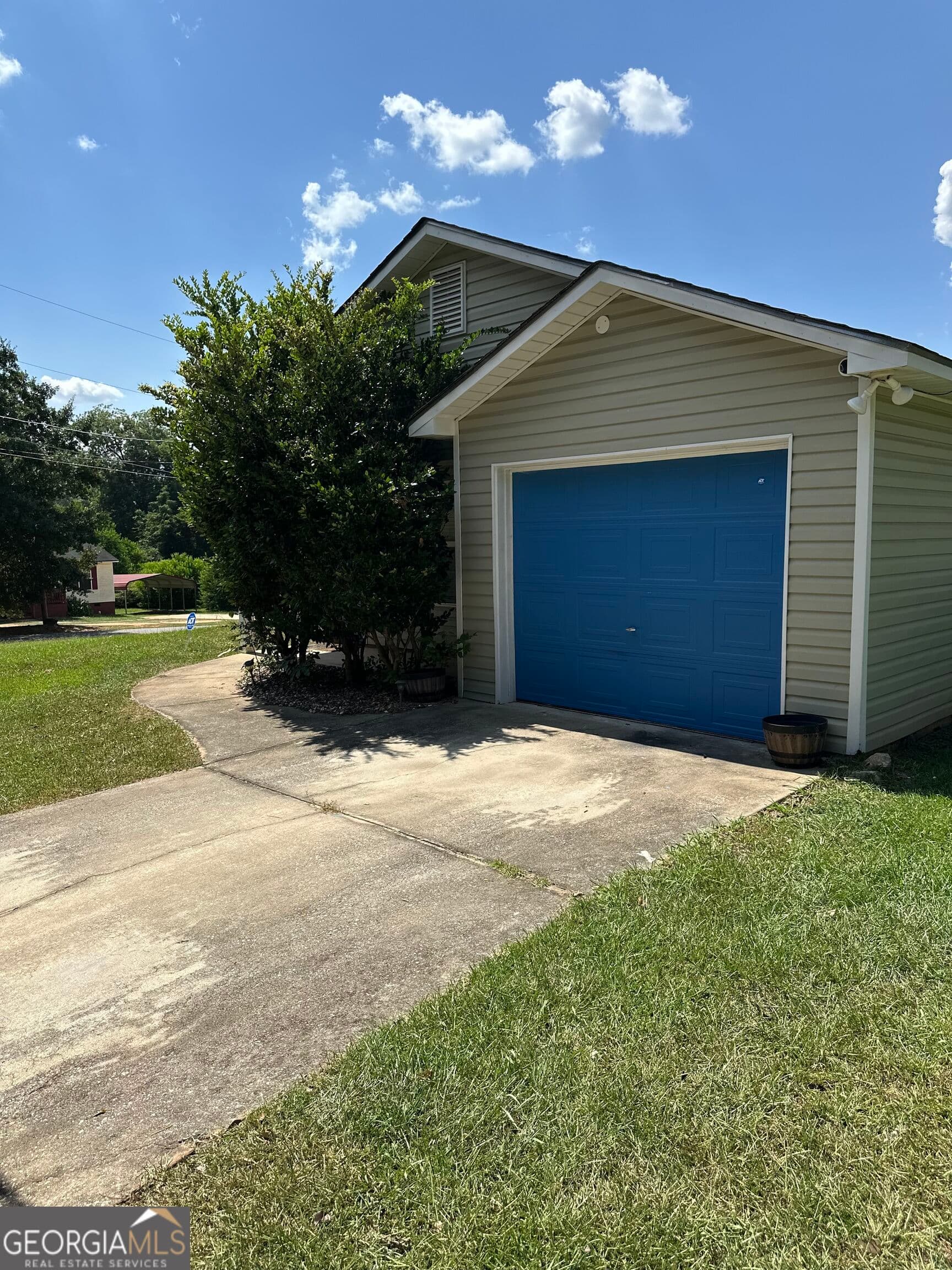 3 bedroom, 2 bathroom, 1,380 sq ft single family residence for sale at 127 3rd Street, Thomaston, GA 30286 — photo 4