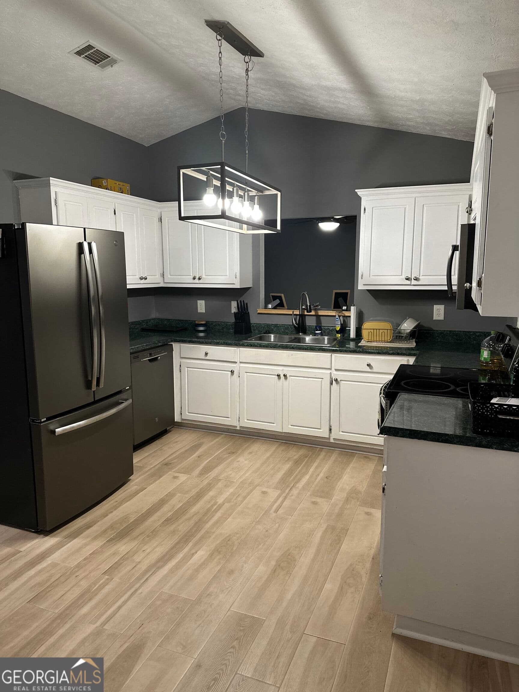 3 bedroom, 2 bathroom, 1,380 sq ft single family residence for sale at 127 3rd Street, Thomaston, GA 30286 — photo 8
