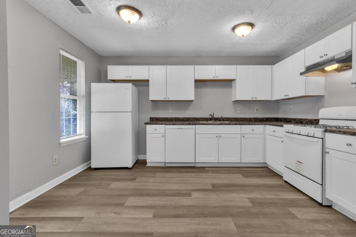 4 bedroom, 3.5 bathroom, 1,408 sq ft townhouse for sale at 3559 Ashley Station Drive, Marietta, GA 30008 — photo 4