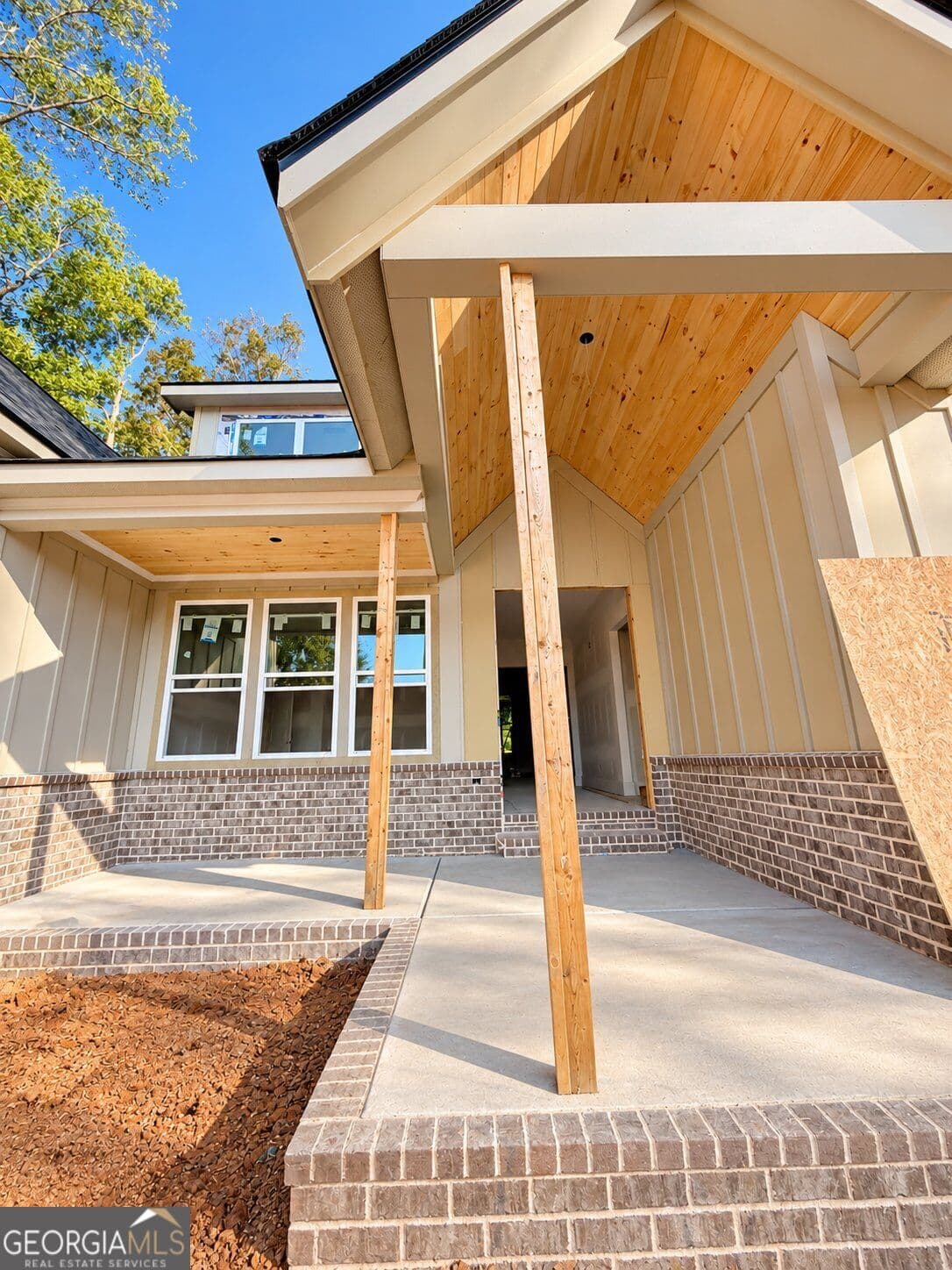5 bedroom, 4.5 bathroom, 3,561 sq ft single family residence for sale at 5833 Abbey View Court, Clermont, GA 30527 — photo 5