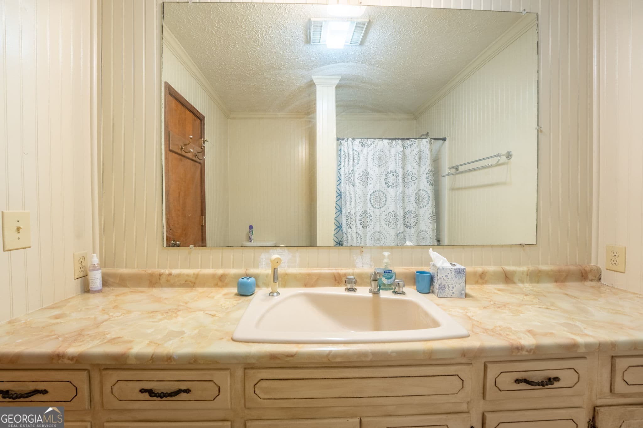 4 bedroom, 3 bathroom, 3,600 sq ft cabin,single family residence for sale at 375 Western Way, Rabun Gap, GA 30568 — photo 9