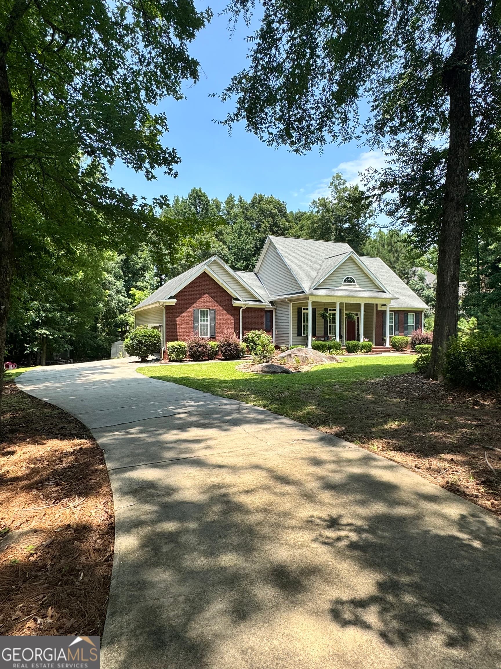 3 bedroom, 2 bathroom, 2,100 sq ft single family residence for sale at 114 Overland Way, Gray, GA 31032 — photo 2