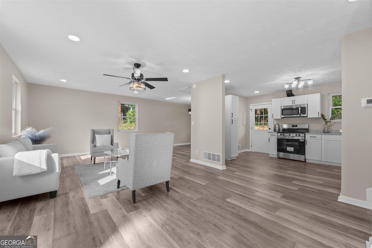 4 bedroom, 2 bathroom, 2,512 sq ft single family residence under contract at 3527 Mount Vernon Drive, Augusta, GA 30906 — photo 2