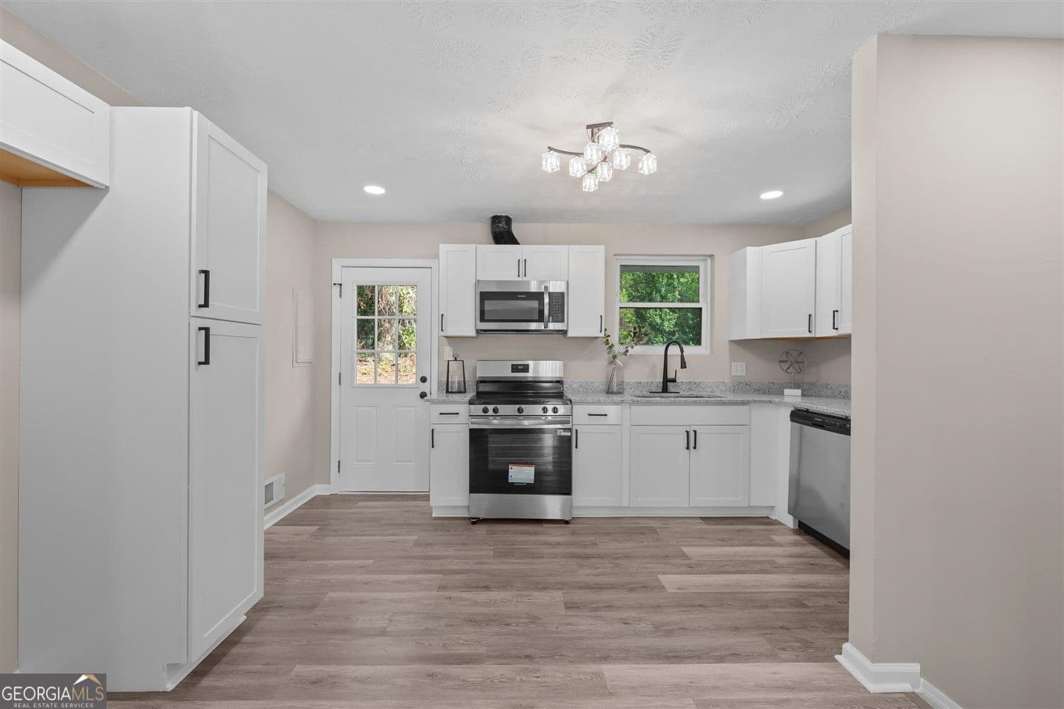 4 bedroom, 2 bathroom, 2,512 sq ft single family residence under contract at 3527 Mount Vernon Drive, Augusta, GA 30906 — photo 9