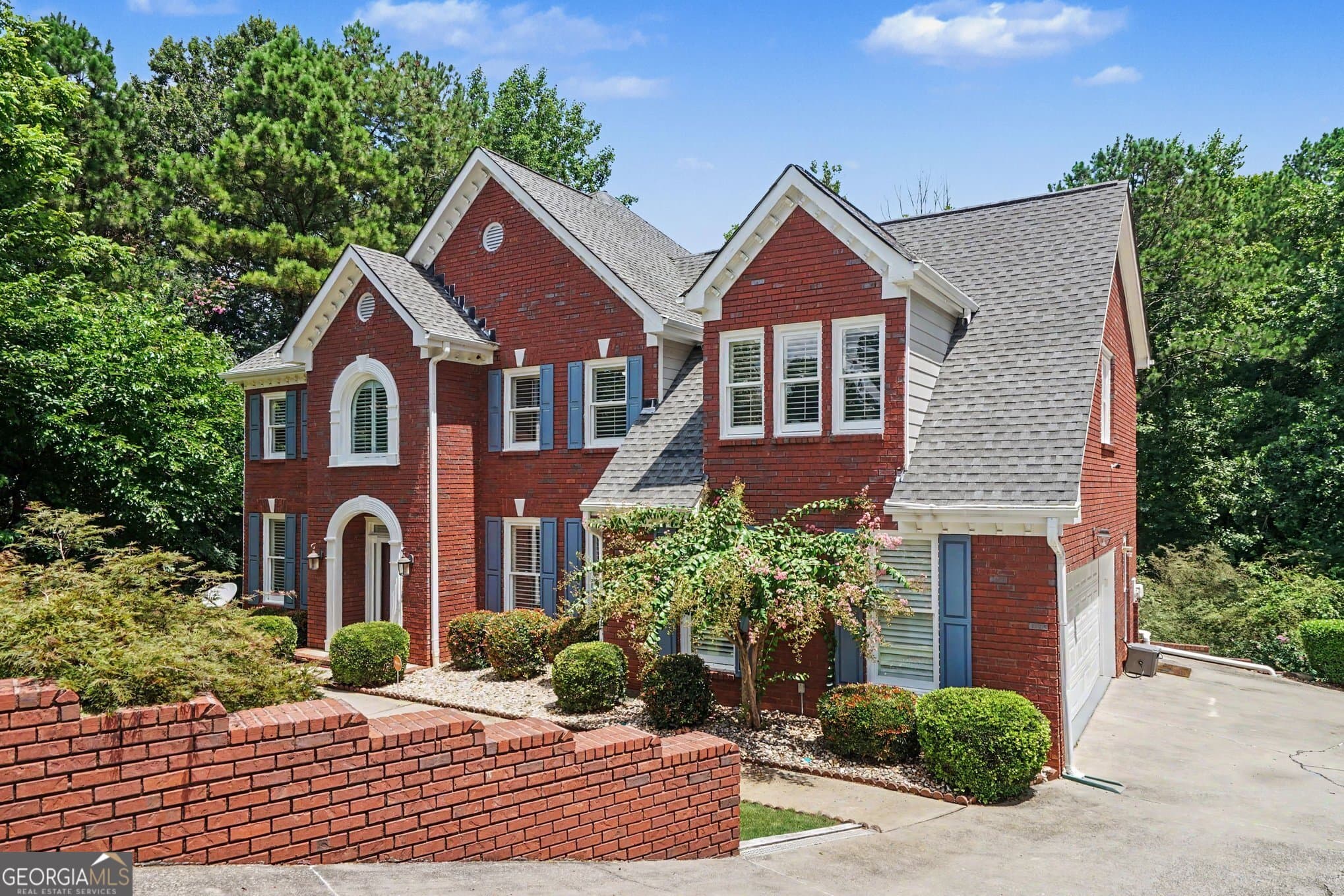 5 bedroom, 4.5 bathroom, 4,206 sq ft single family residence for sale at 4299 Donerail Drive, Snellville, GA 30039 — photo 2