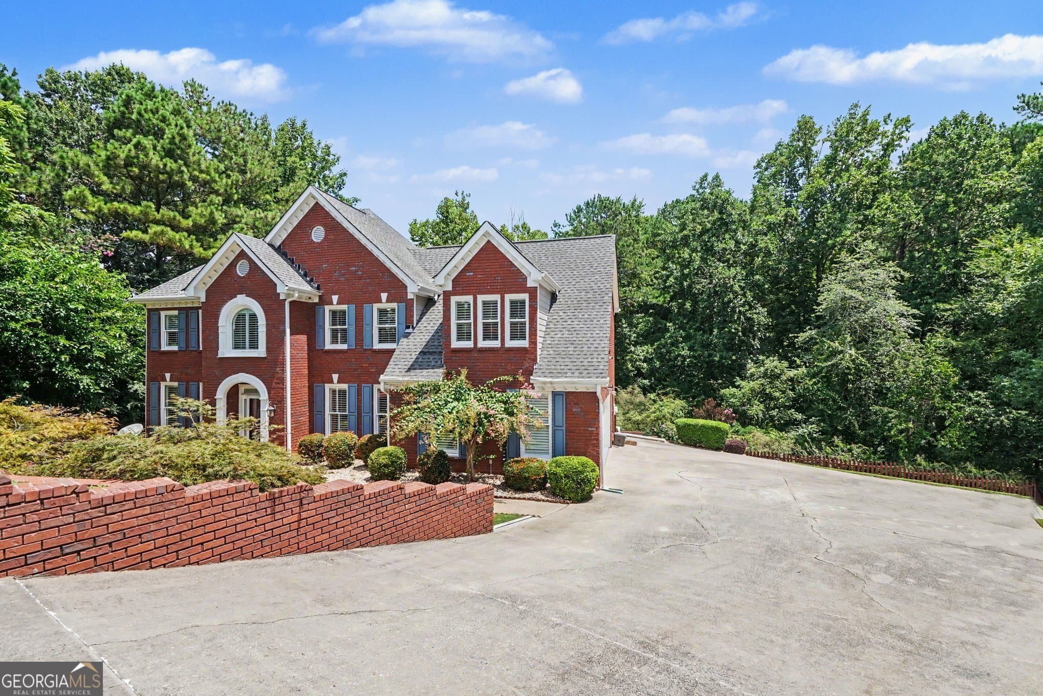 5 bedroom, 4.5 bathroom, 4,206 sq ft single family residence for sale at 4299 Donerail Drive, Snellville, GA 30039 — photo 3