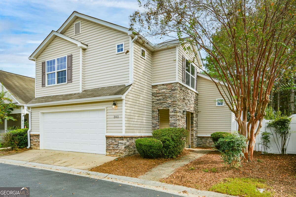 3 bedroom, 2.5 bathroom single family residence for rent at 303 Hiawassee Drive, Woodstock, GA 30188 for $2,100 a month — photo 3
