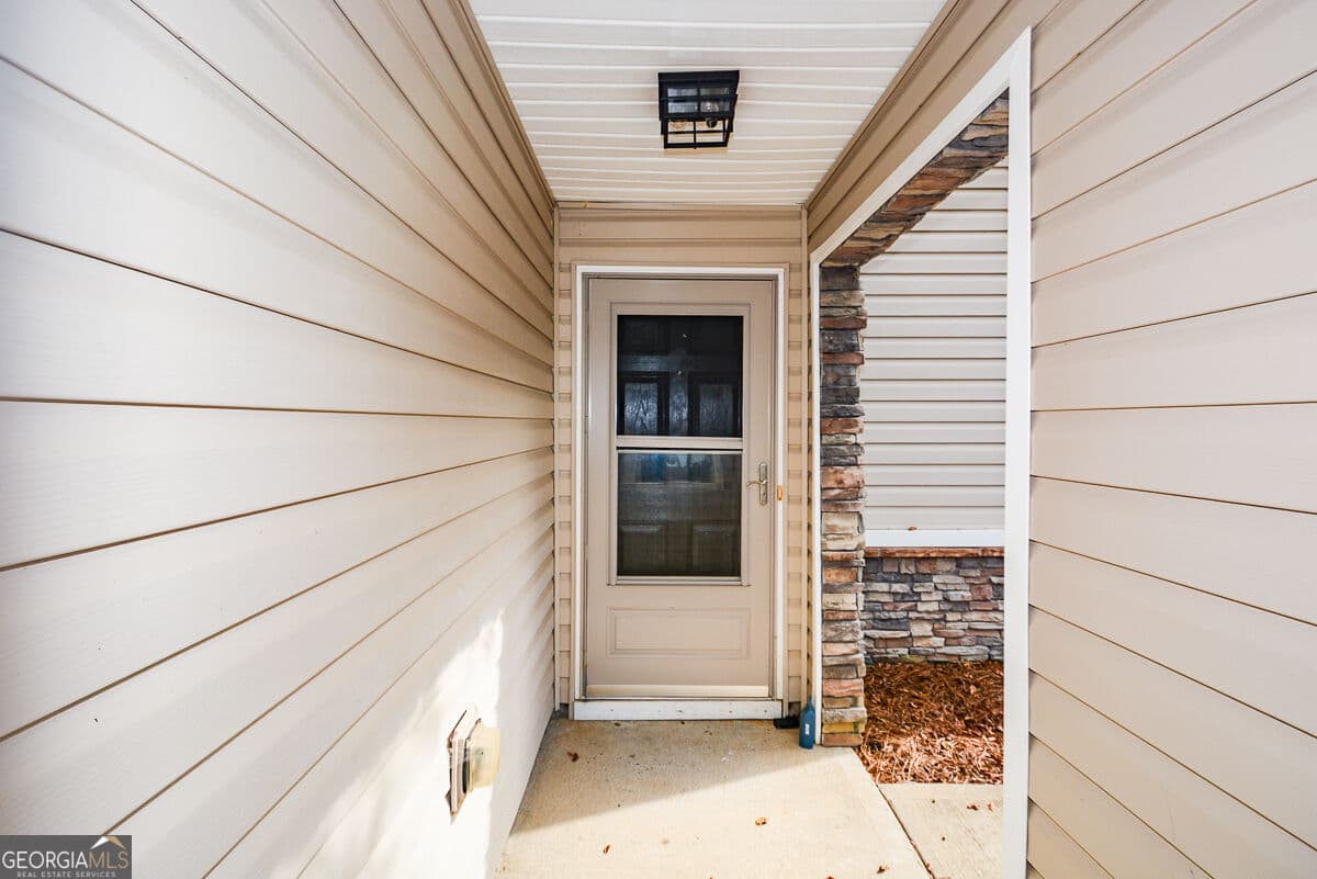 3 bedroom, 2.5 bathroom single family residence for rent at 303 Hiawassee Drive, Woodstock, GA 30188 for $2,100 a month — photo 5