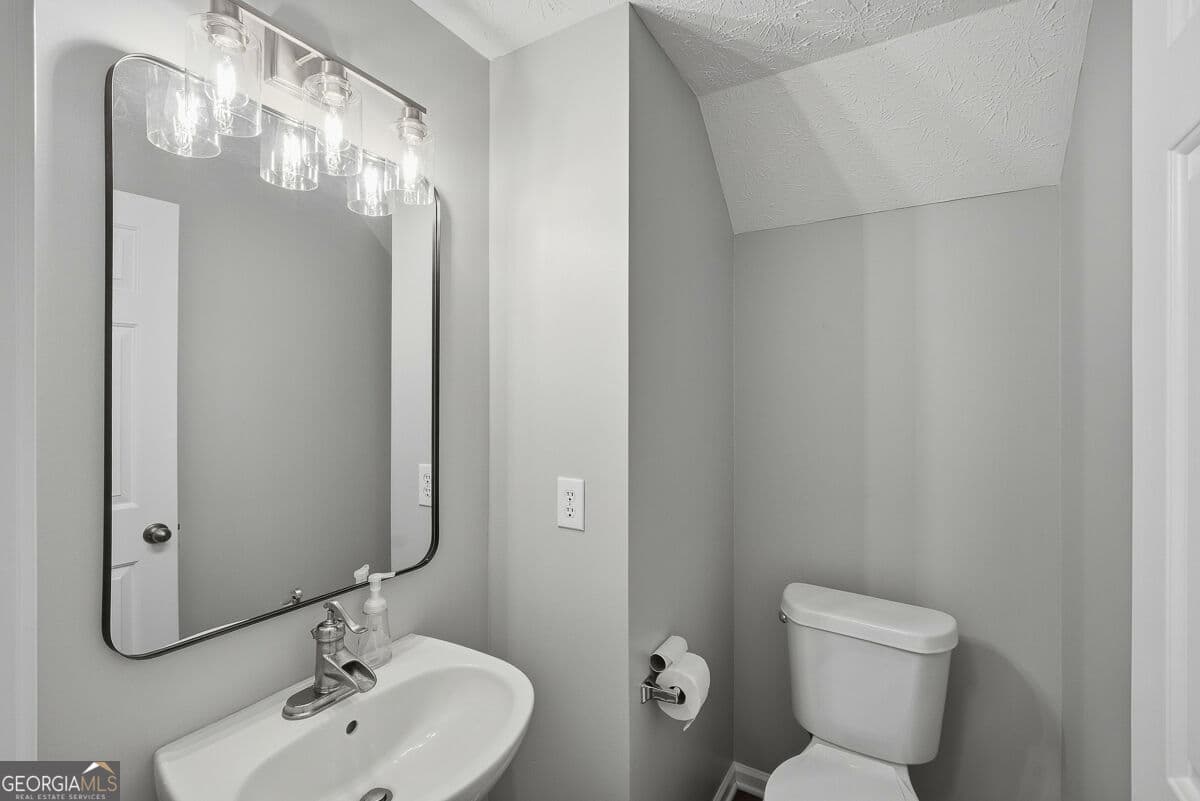 3 bedroom, 2.5 bathroom single family residence for rent at 303 Hiawassee Drive, Woodstock, GA 30188 for $2,100 a month — photo 8