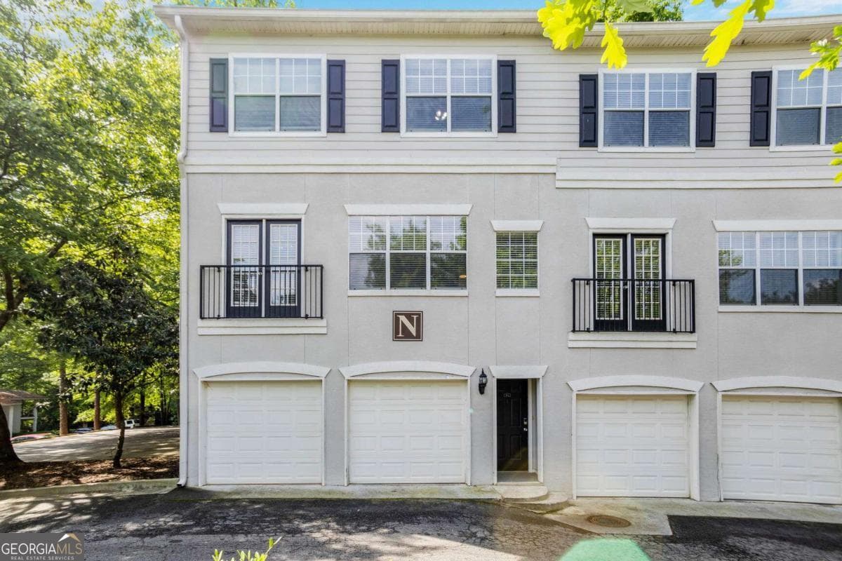 2 bedroom, 2.5 bathroom, 1,266 sq ft townhouse sold at 1150 Collier Road 1N, Atlanta, GA 30318