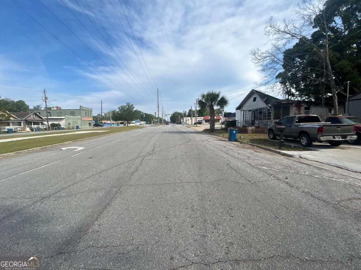 2 bedroom, 2 bathroom, 750 sq ft single family residence for sale at 1414 Martin Luther King Jr. Boulevard, Brunswick, GA 31520 — photo 5