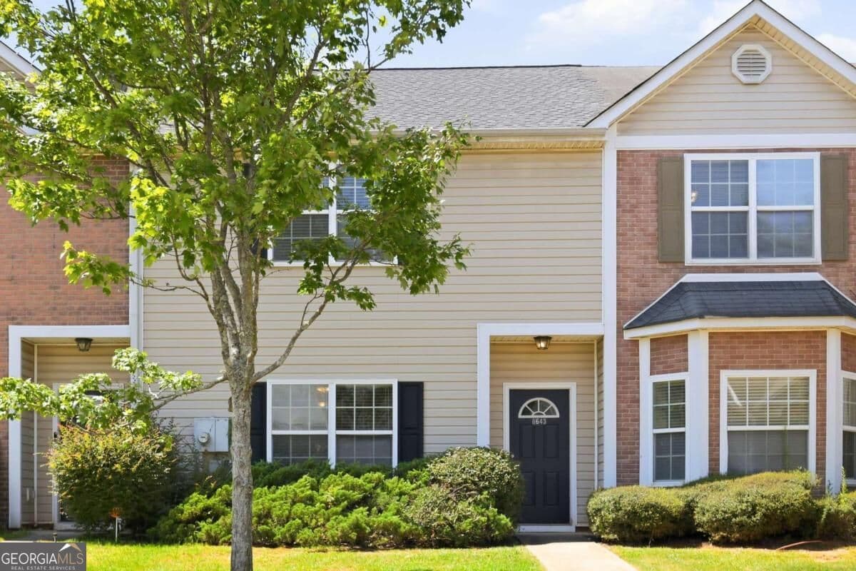 3 bedroom, 2.5 bathroom single family residence for rent at 8643 Thomas Lane, Riverdale, GA 30274 for $1,520 a month — photo 1 of 1