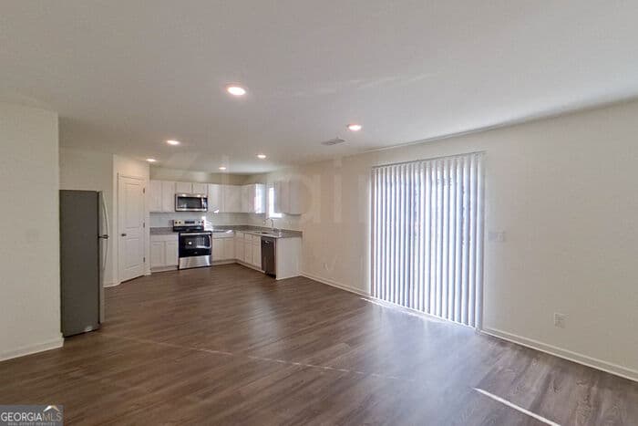 4 bedroom, 2.5 bathroom, 2,014 sq ft single family residence for rent at 108 Flat Rock Mill Trail, Warner Robins, GA 31093 for $2,245 a month — photo 4